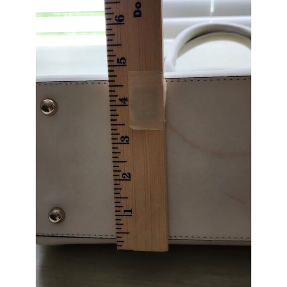 PURSE-CHRISTIAN LACROIX-Cream/Beige-Handles-Large-Faux Leather-Tote-Zippers - Picture 13 of 16